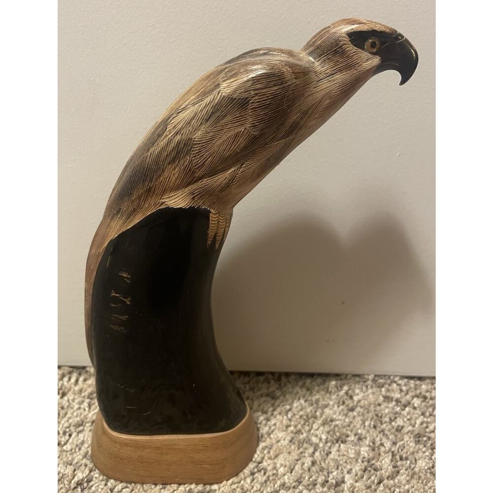 Vintage Hawk/Eagle Figurine Carved Buffalo Horn On Wood Base Canada KC Gifts - Picture 3 of 5